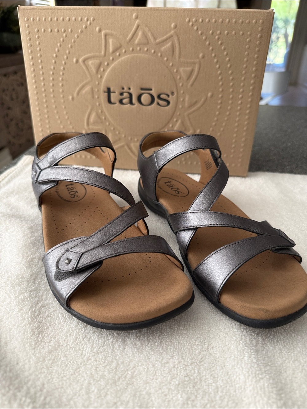 Taos Big Time Pewter sandals 7